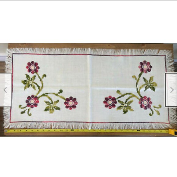 Vtg Hand Embroidered Akle Norweave Scandinavian Flower Table Runner Linen 14x32 - Picture 3 of 5